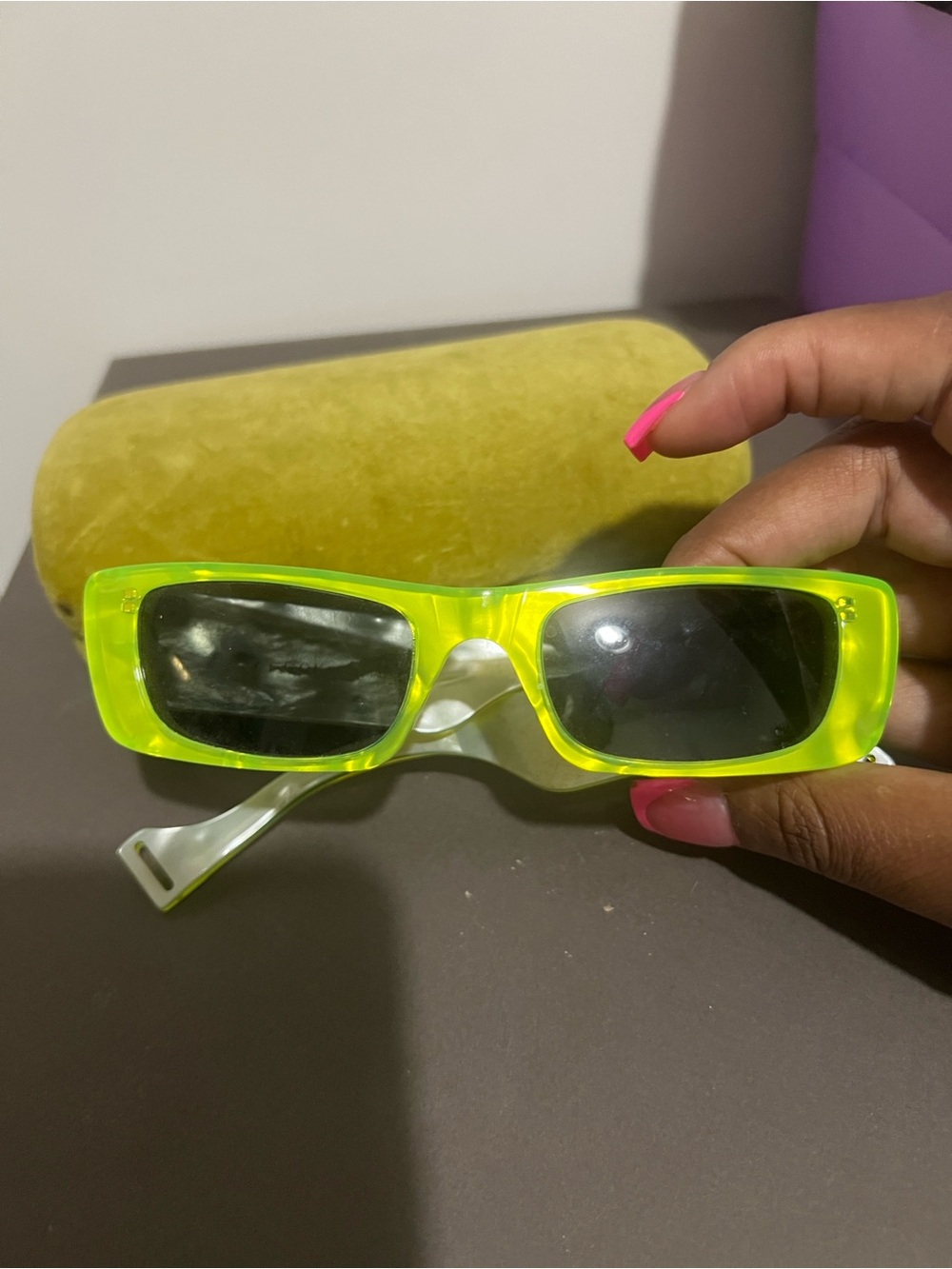 Gucci Neon Yellow-Green Logo Sunglasses - Picture 2 of 5